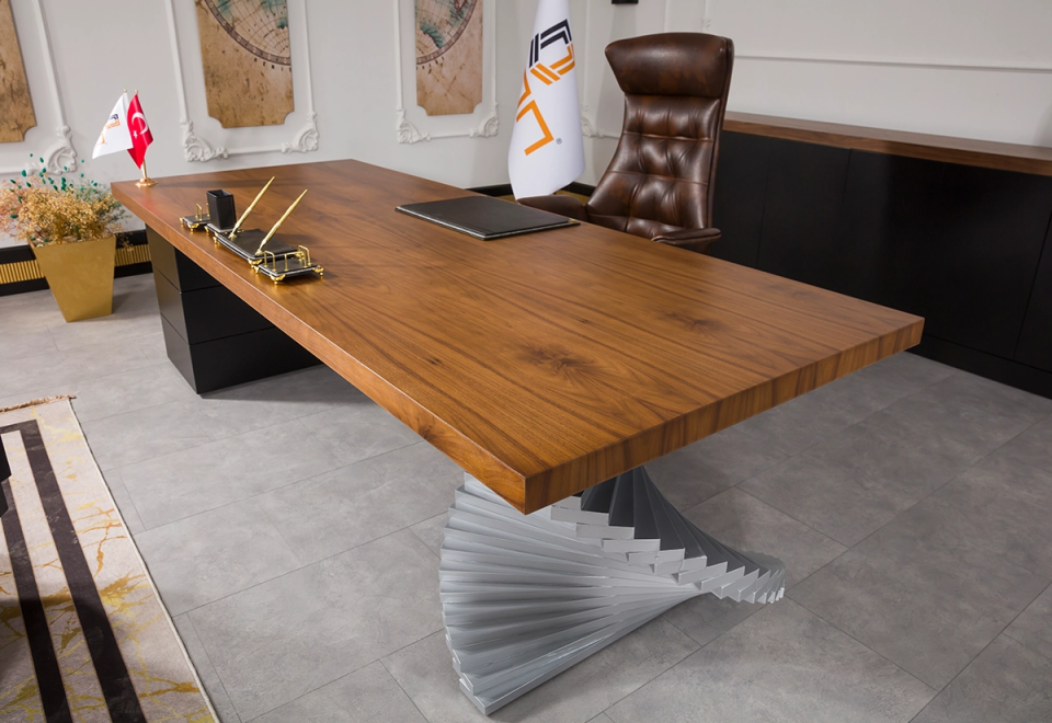 Branca Yönetici Masa Takımı