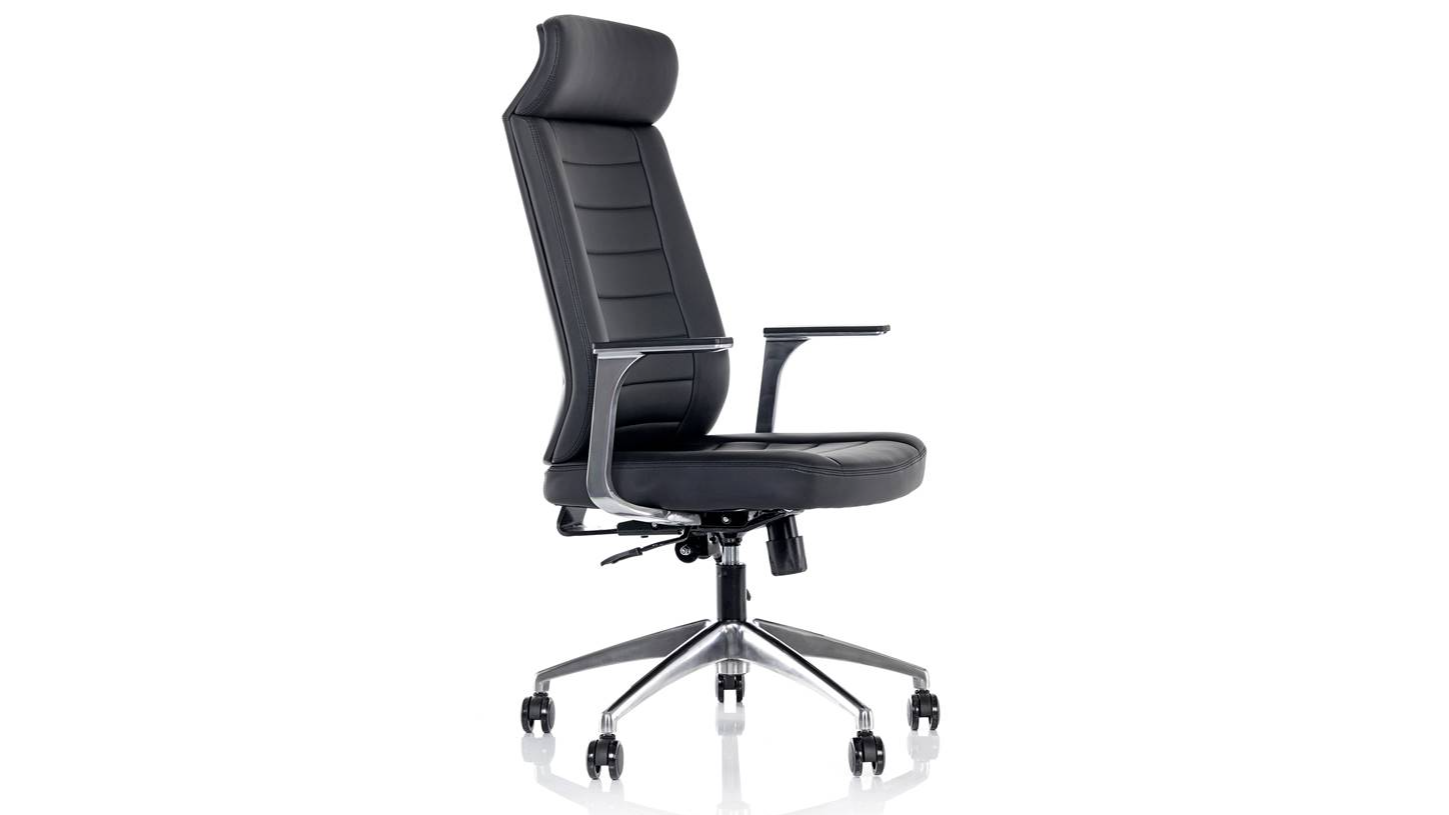 LUCCA MAKAM KOLTUĞU